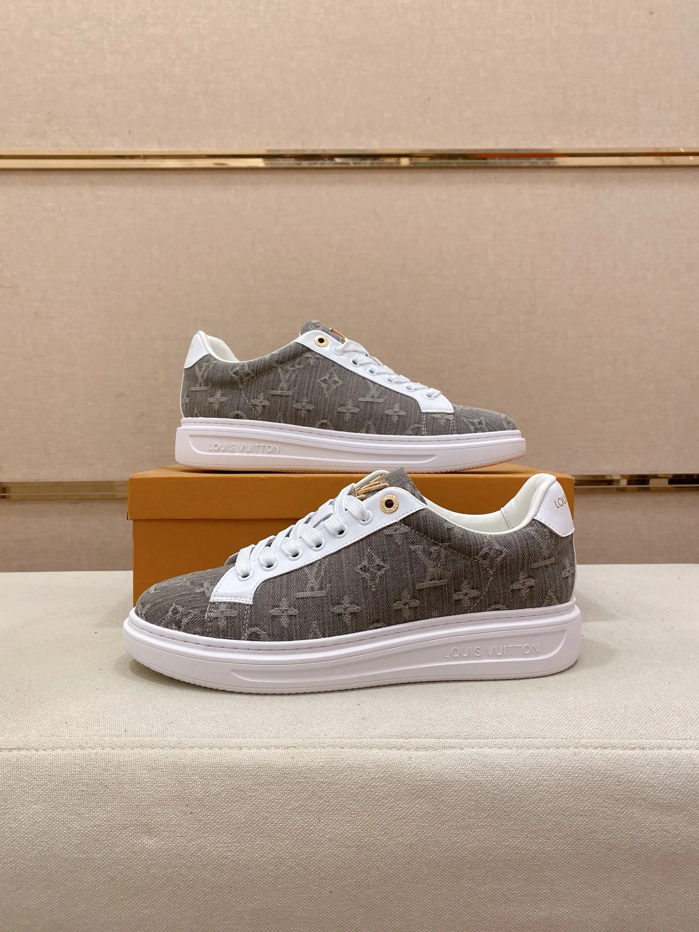 Men's shoes 💰: 400💰🎉🎉LV~Louis Vuitton trendy men's shoes New shipments Latest matching The same style as the official website Super high quality Hot sales of the season [strong] [strong] [strong] Selected first-layer cowhide, comfortable cowhide lining, original last, comfortable on the foot, wear-resistant rubber outsole Size number: 38-44.
